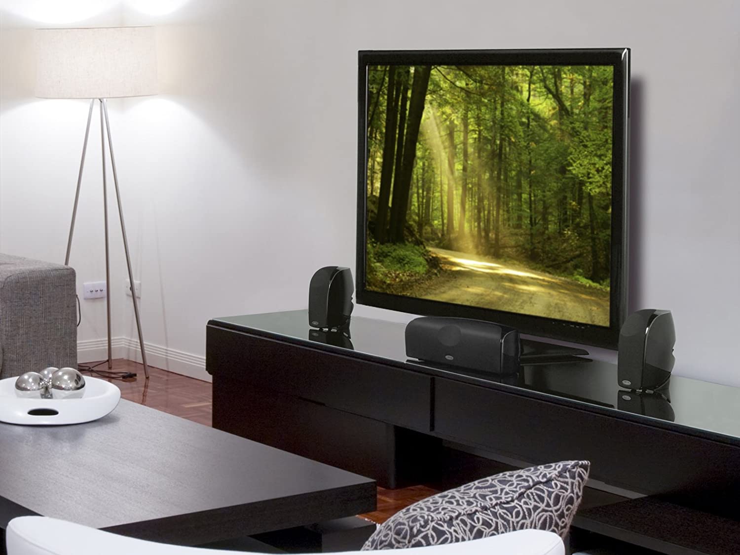 Polk Audio TL1600 5.1 Compact Home Theater System with Powered Subwoofer Polk Audio TL1600 5.1 Compact Home Theater System with Powered Subwoofer